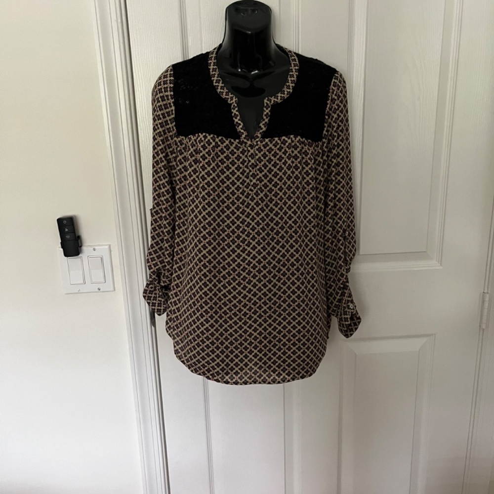 Daniel Rainn medium polyester blouse.